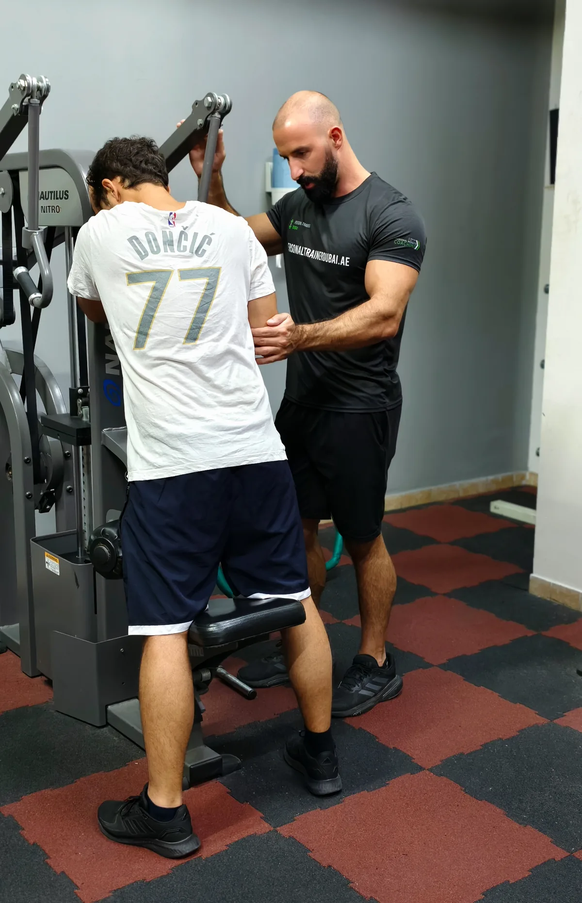 Nikola Prodanović coaching a client